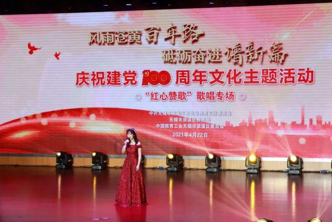 “操碎心宝爸”走红,喂3胞胎小棉袄吃饭,现场混乱但超有爱